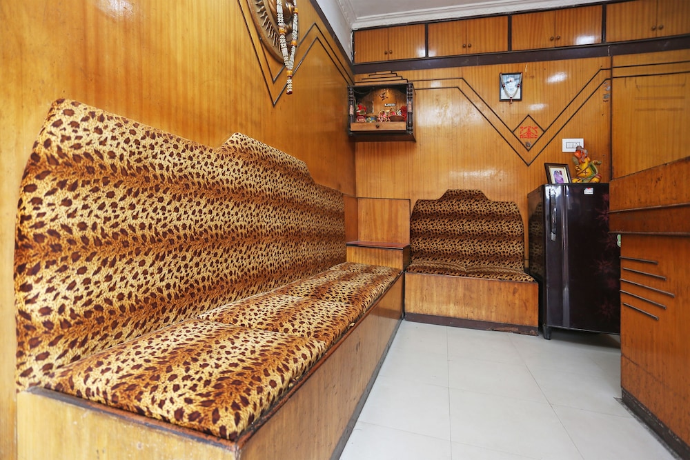 Oyo 26808 Shree Ram Residency 4/32