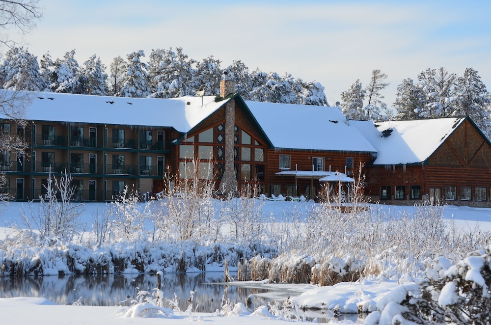 Stafford's Crooked River Lodge & Suites 33/41