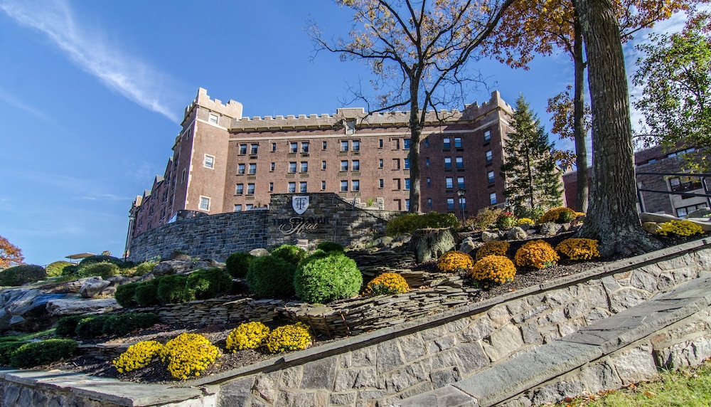 The Thayer Hotel At West Point 60/62