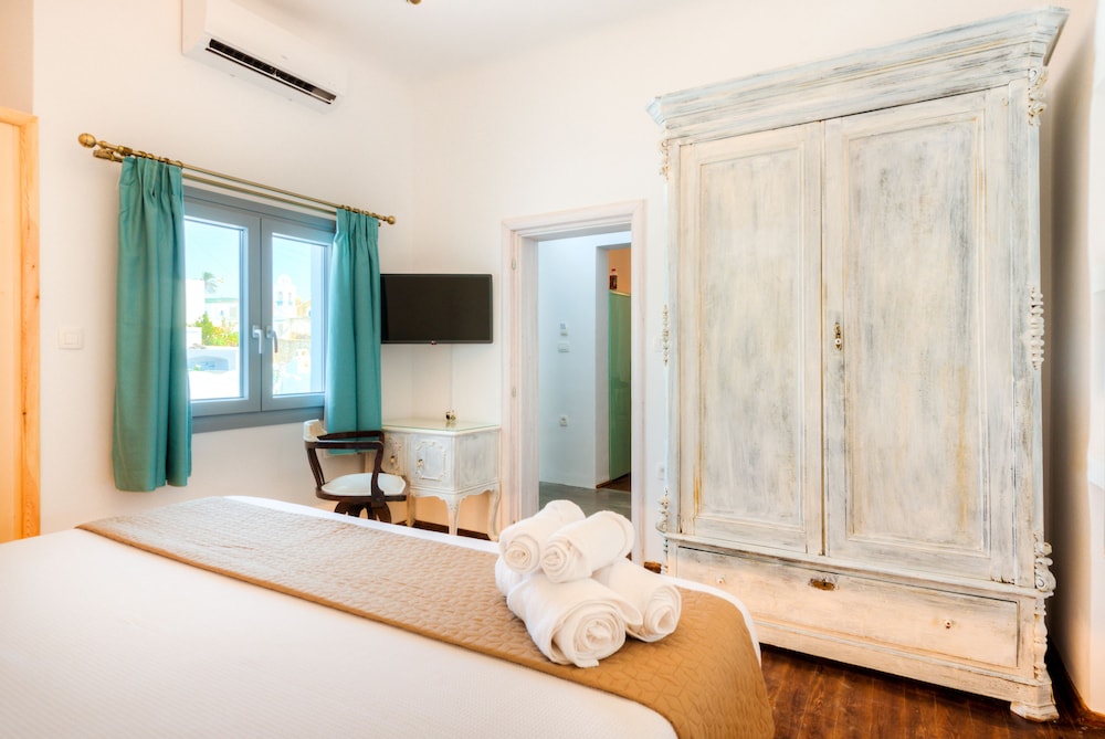 Pasithea Suites Santorini 24/60