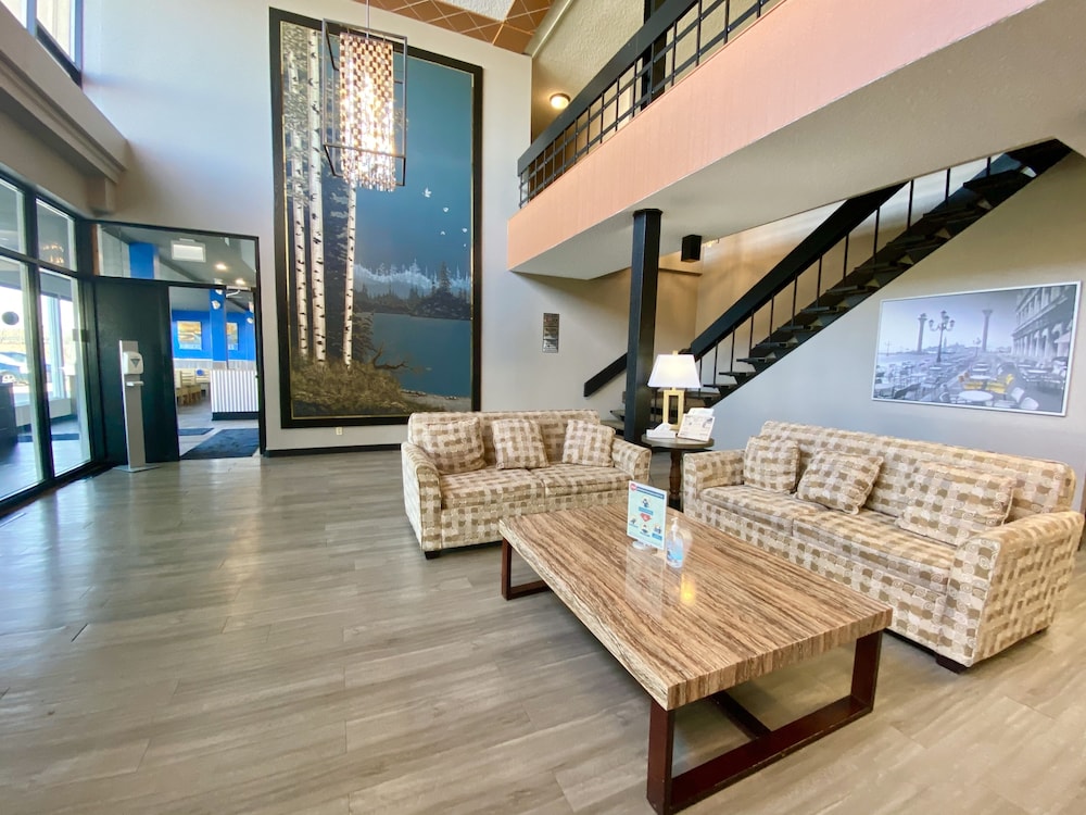 Ramada by Wyndham Whitecourt 37/48