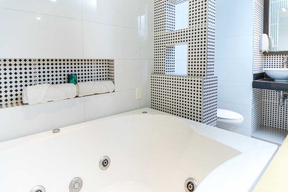 Hotel Ayenda 56 Avenue Plaza 1322 28/28