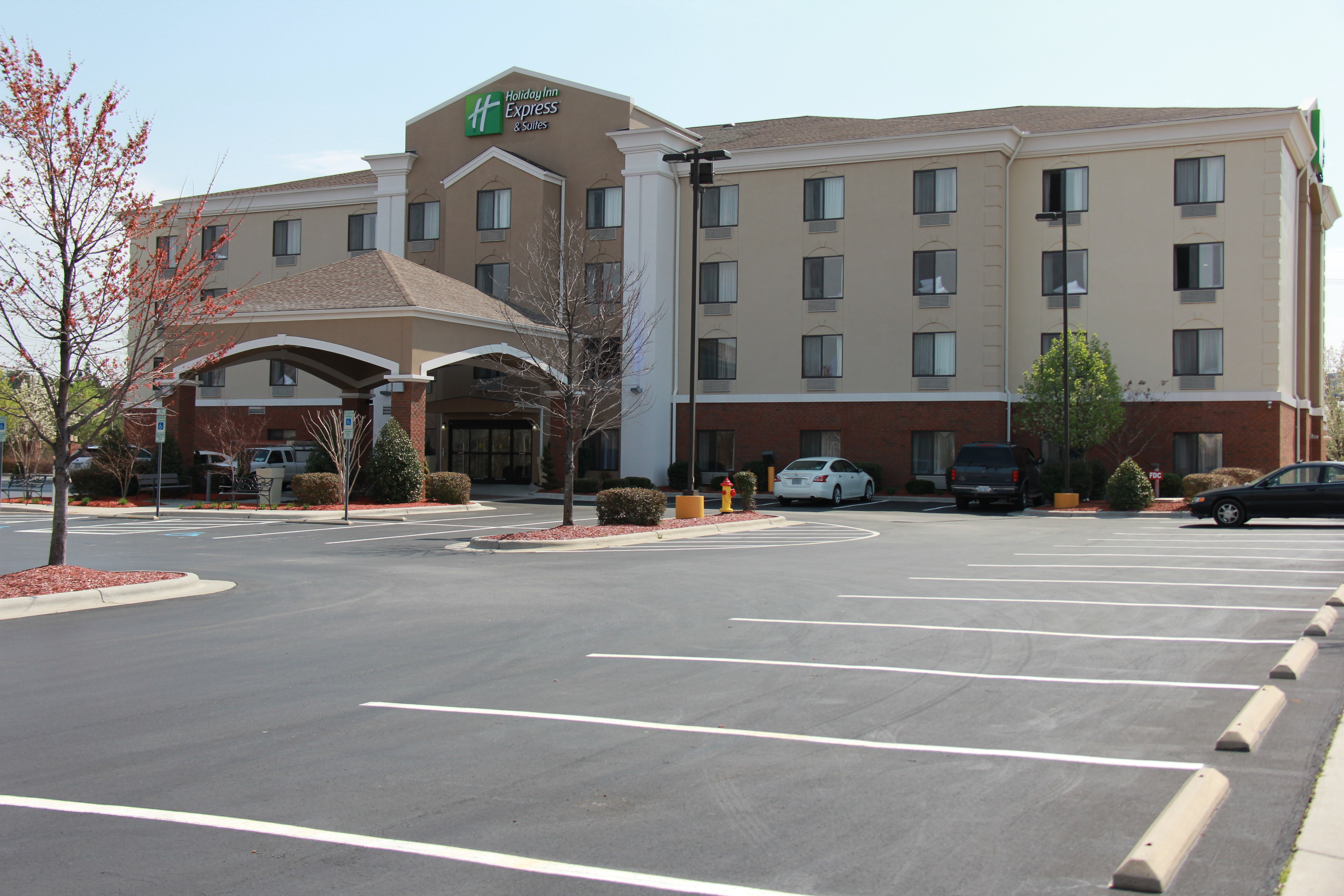Holiday Inn Express Suites Roanoke Rapids Se 66/72