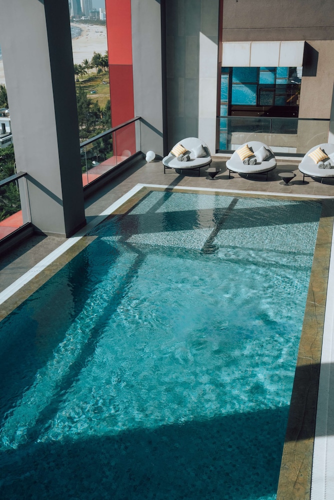 Radisson RED Danang 20/50