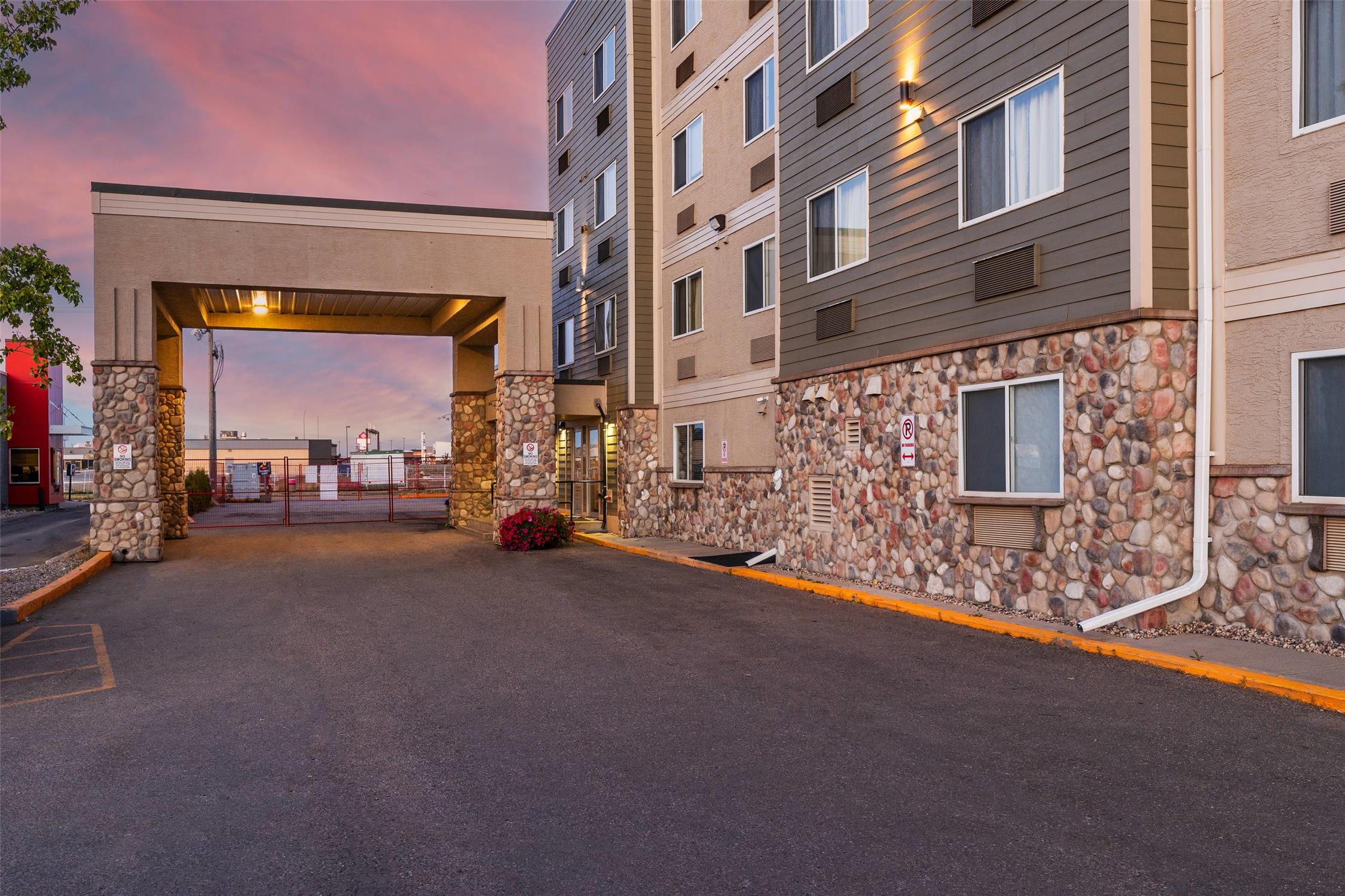 Comfort Inn & Suites Yorkton, SK 18/19