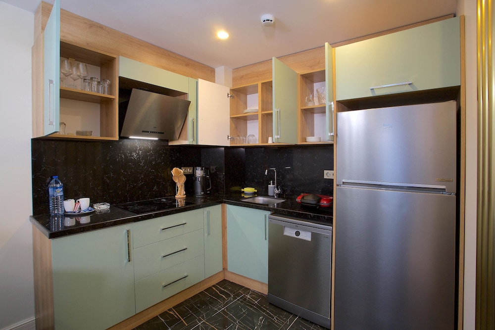 Princely Suites 8/50