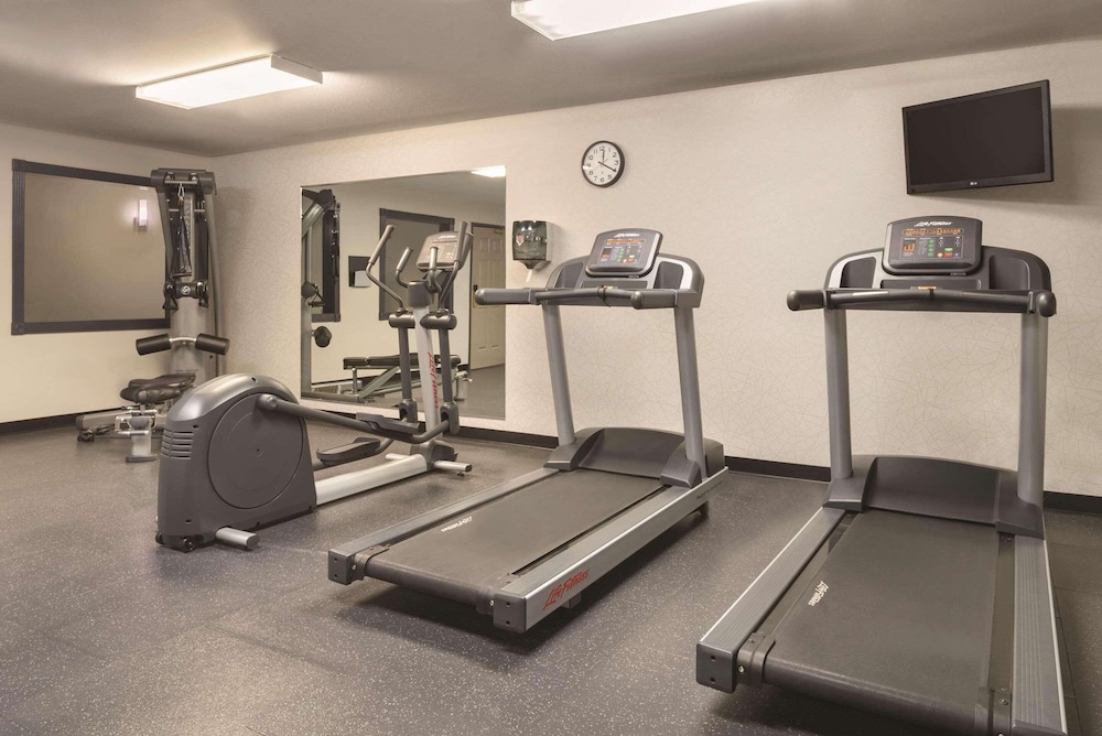 Country Inn & Suites by Radisson, Galena, IL 36/67
