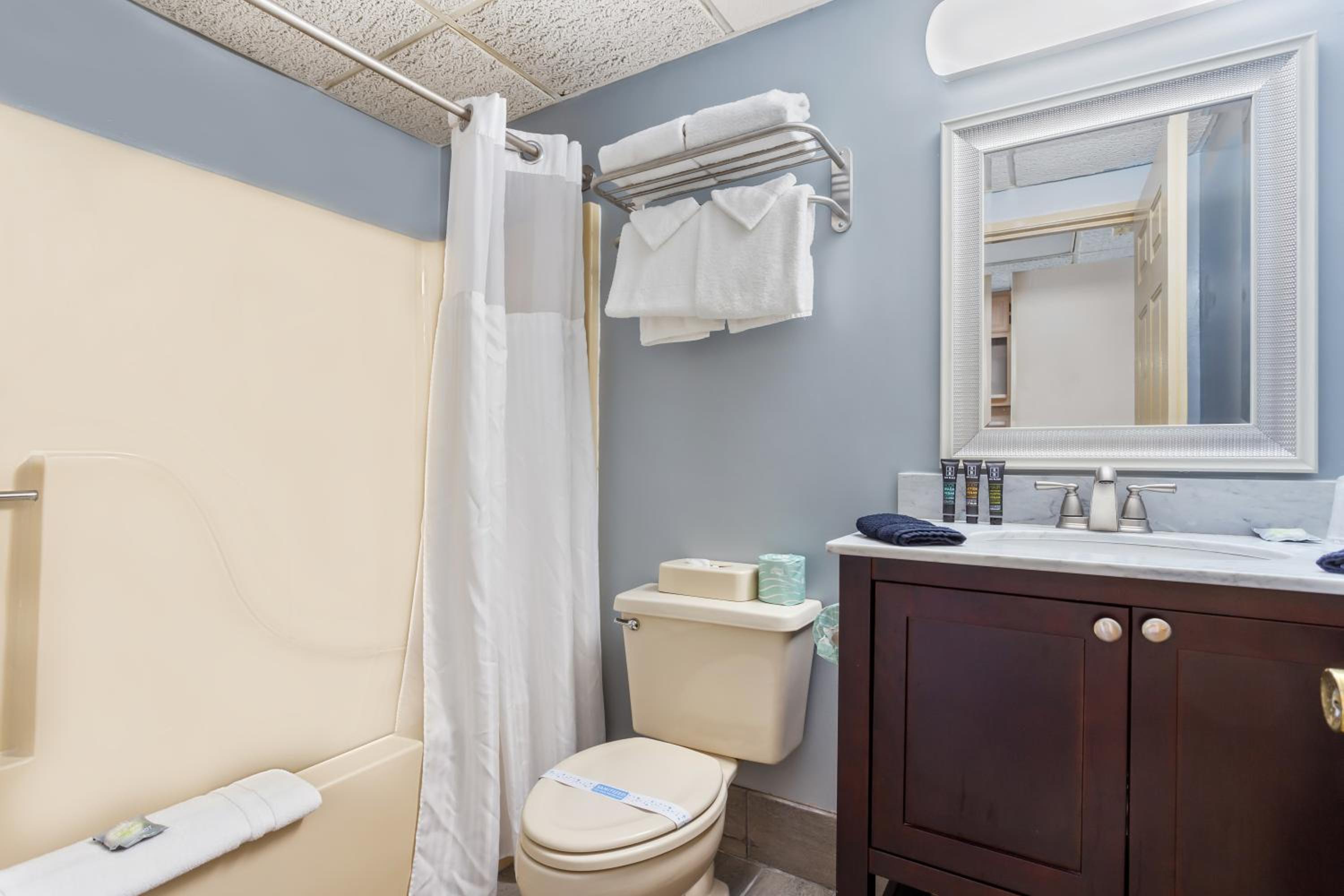 Room, King Bed, Sea Front, Hot Tub, Americana Hotel Oceanfront 4/6