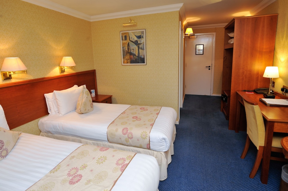 Best Western Plus Grim's Dyke Hotel 13/48