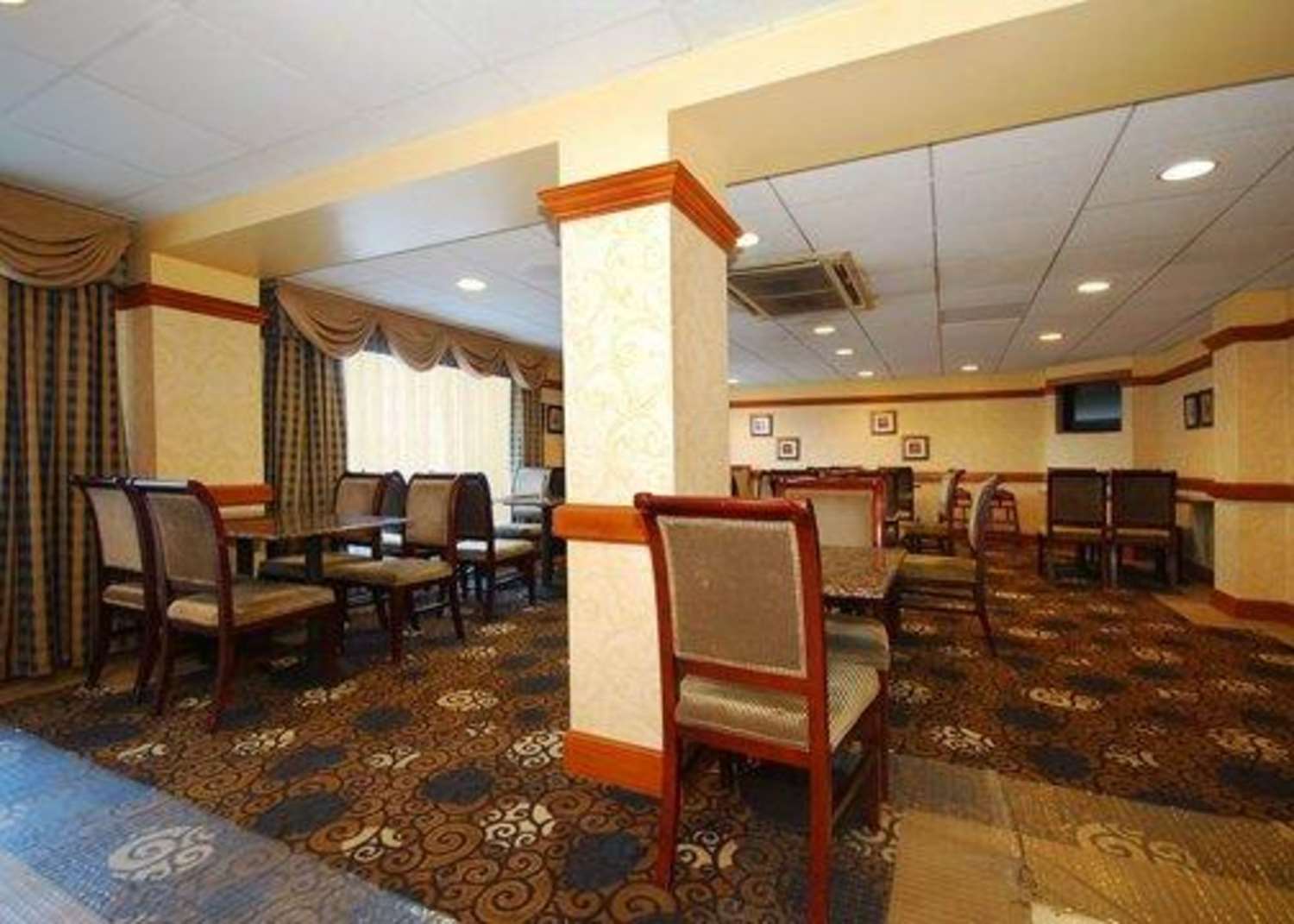 Quality Inn and Suites Bensalem 4/7