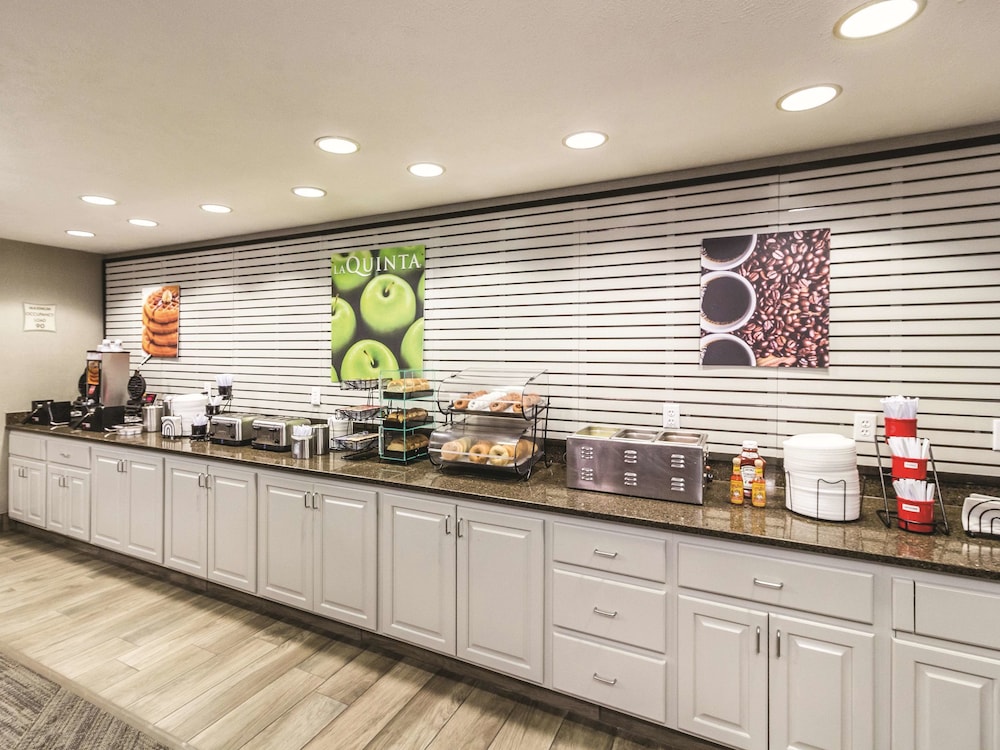 La Quinta Inn & Suites by Wyndham Fargo-Medical Center 7/60