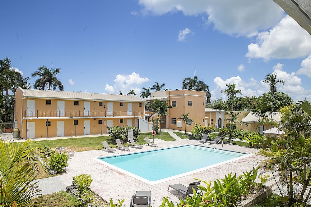 Orange Hill Beach Inn 57/60