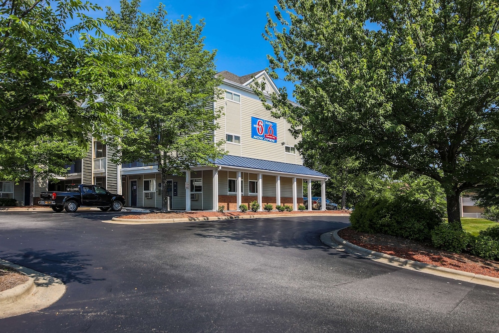 Studio 6 Extended Stay - Greensboro, NC - I-40 42/48