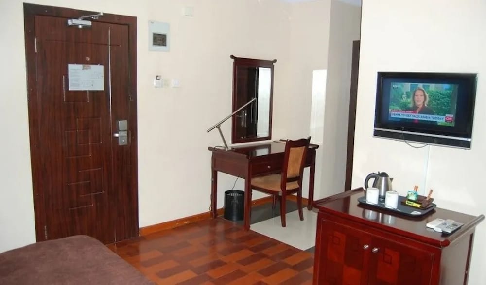Golden Tulip Owu Crown Ibadan 30/45