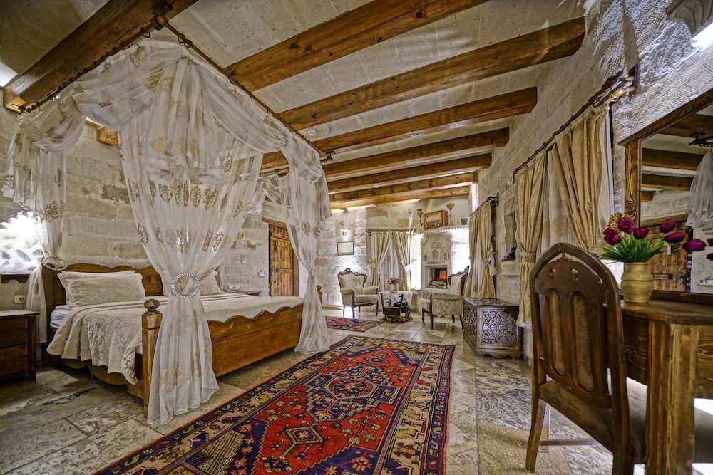 Maccan Cave Hotel 54/70
