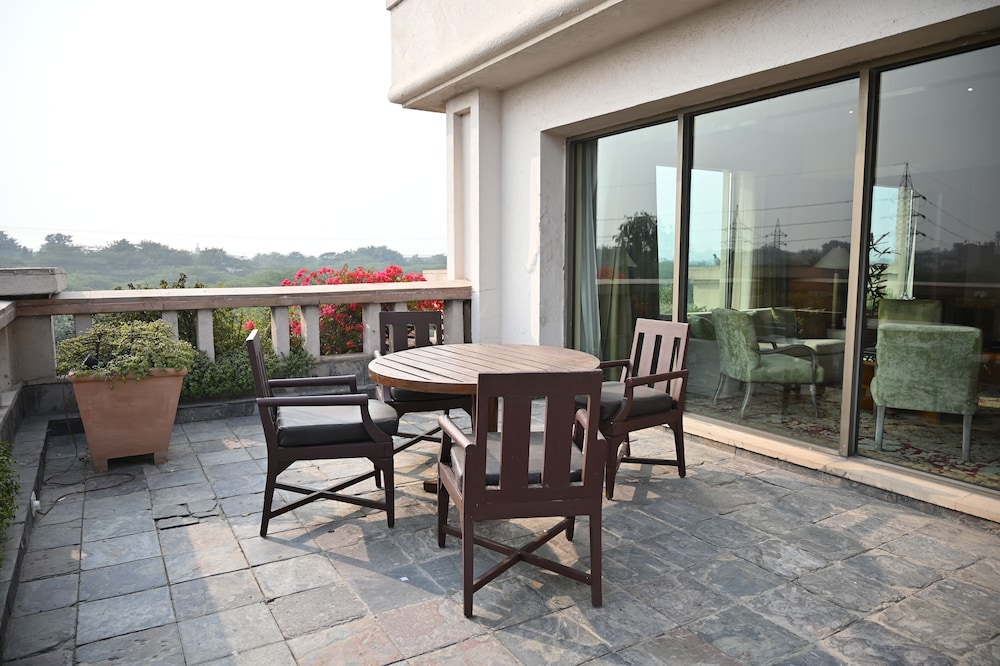 The Grand New Delhi 40/50