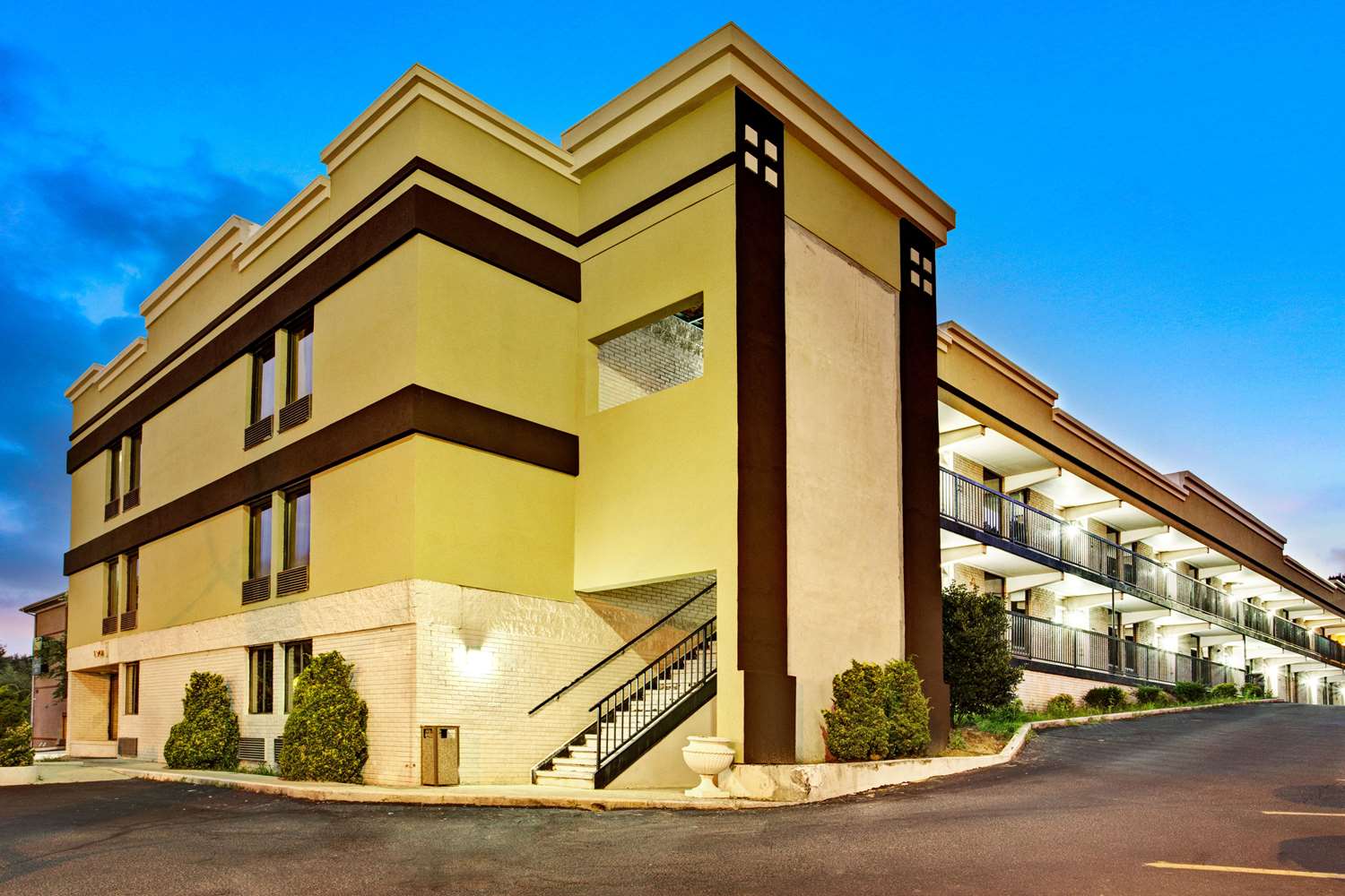 Super 8 by Wyndham Raleigh Downtown 22/26