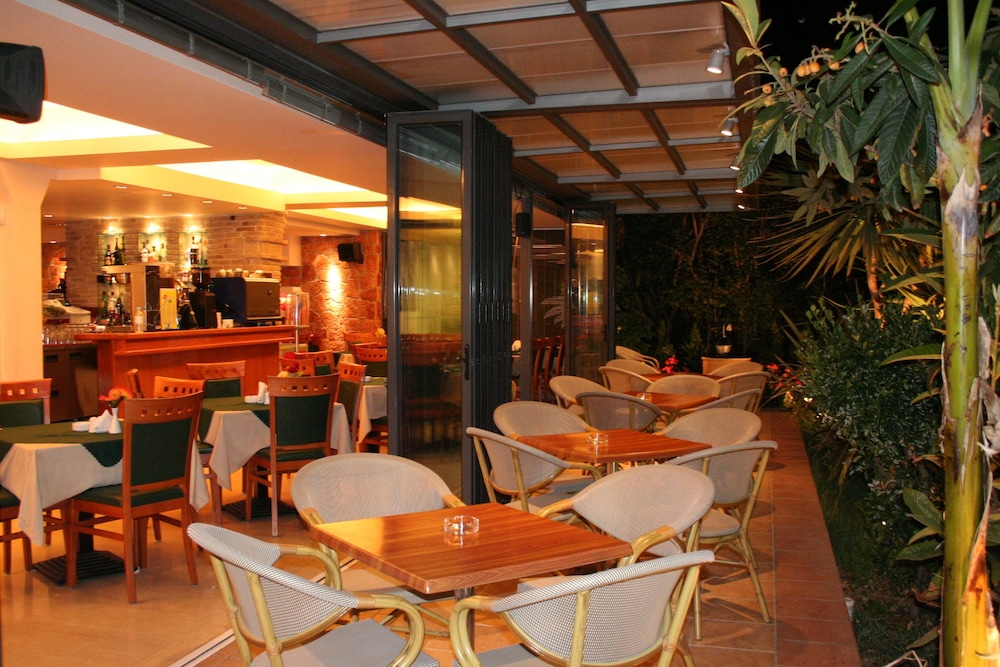 Paradise Lost Hotel 30/50