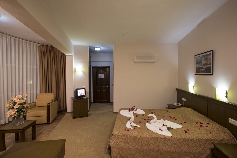 Tokay Hotel 44/50