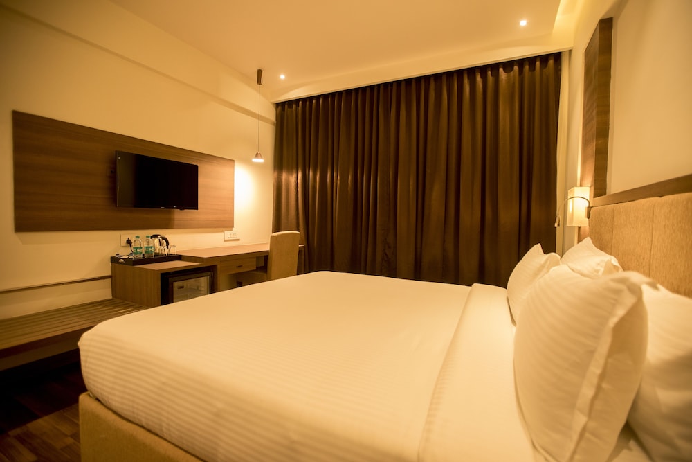 S Hotels 12/50