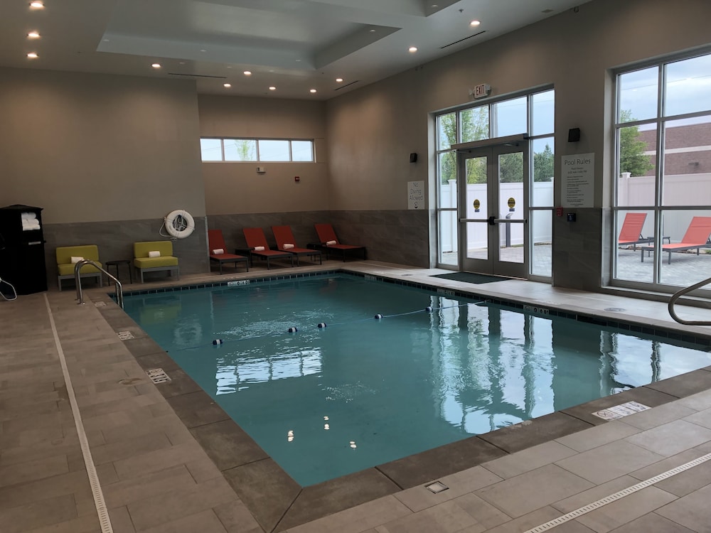 Holiday Inn And Suites Memphis Southeast Germantown 1/48