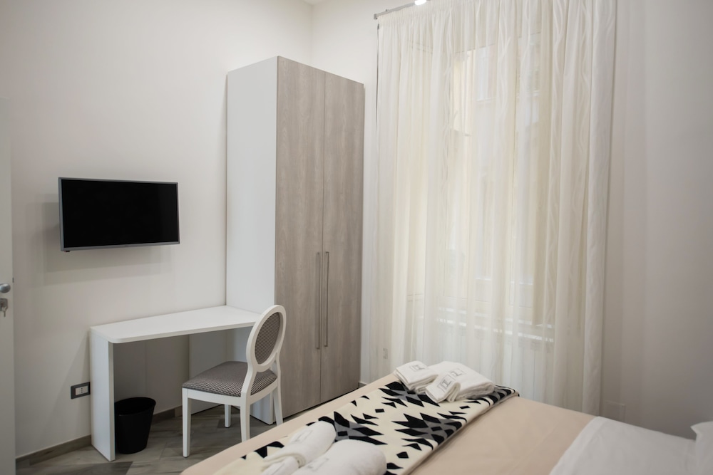 Hermes Rooms For Tourists 32/50