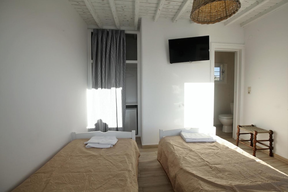 Nikos Rooms 25/50