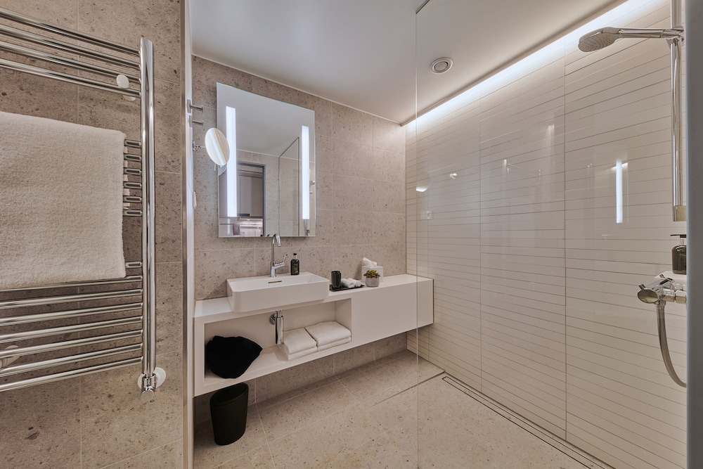 Adina Apartment Hotel Cologne 48/49