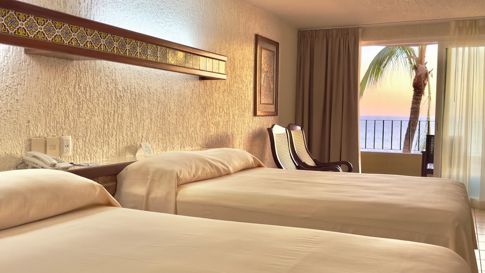Hotel Playa Mazatlan 25/50