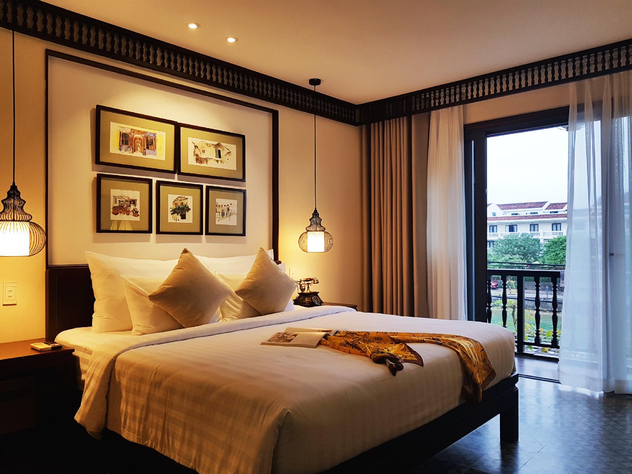 DELUXE, TWIN BEDS