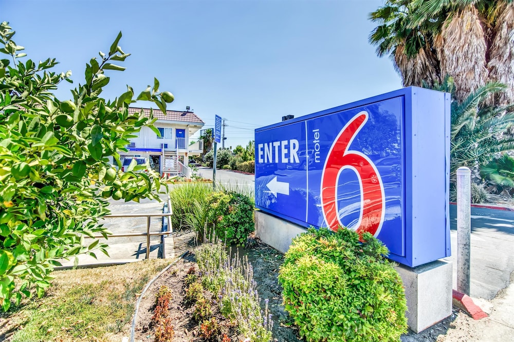 Motel6 Stockton, CA - Charter Way West in STOCKTON - CA