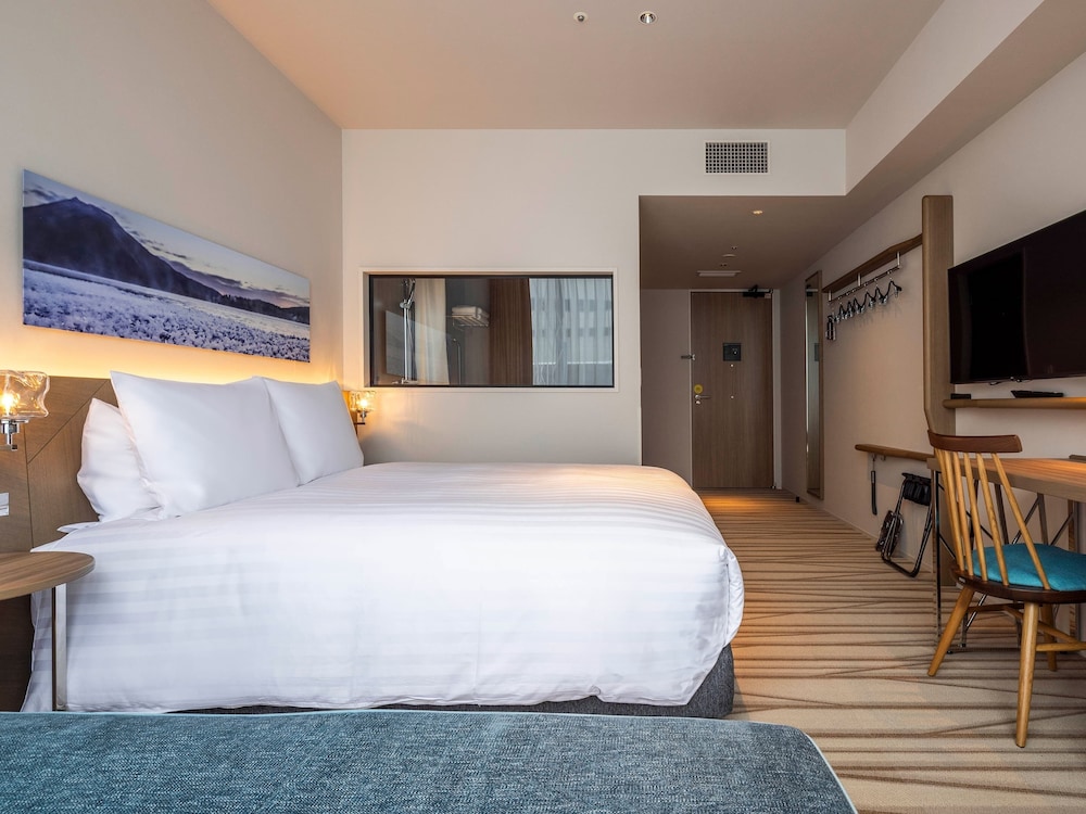 ROOM, QUEEN BED, ACCESSIBLE