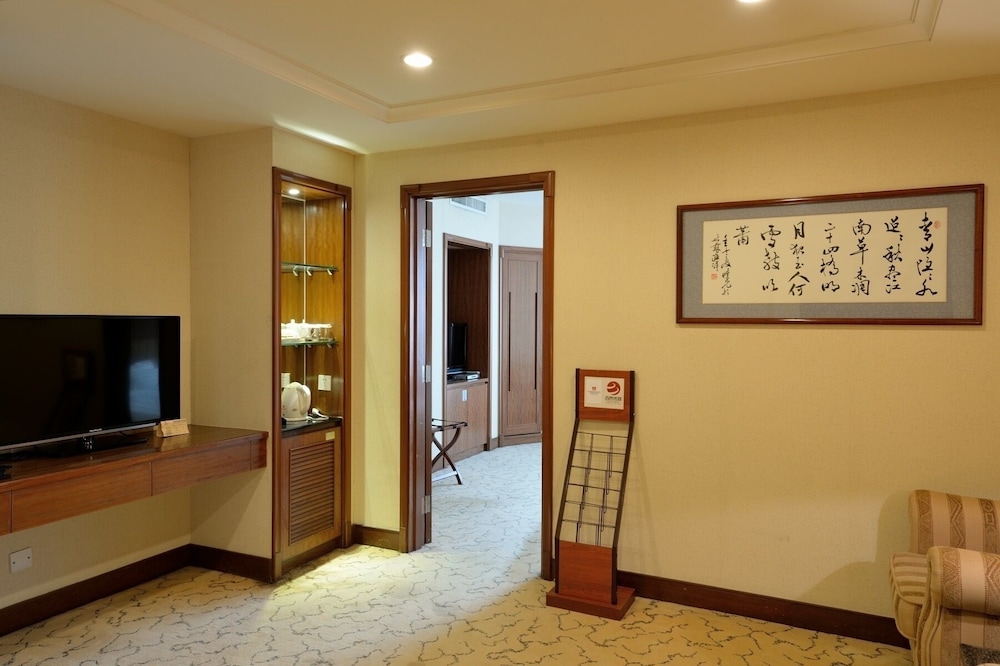 Gladden Hotel Shilong 38/58