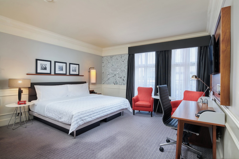 EXECUTIVE, KING BED
