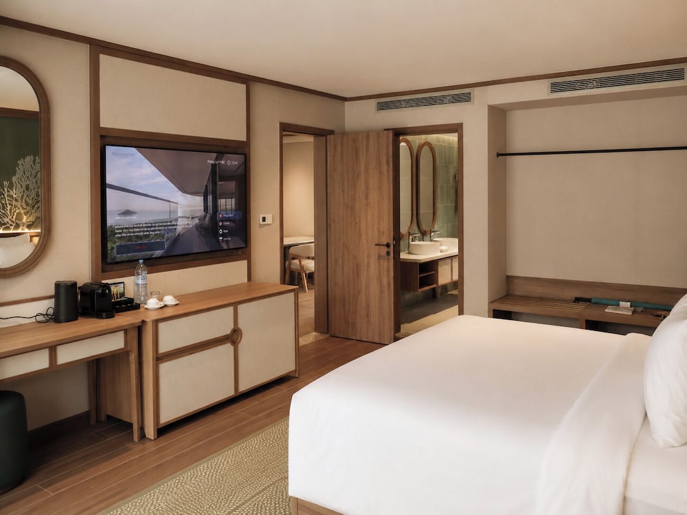 Executive, Suite, King Bed, Garden View