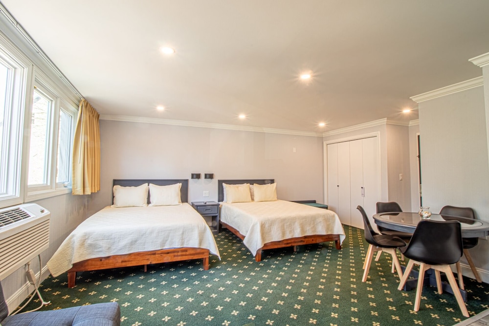 The Niantic Inn 11/50