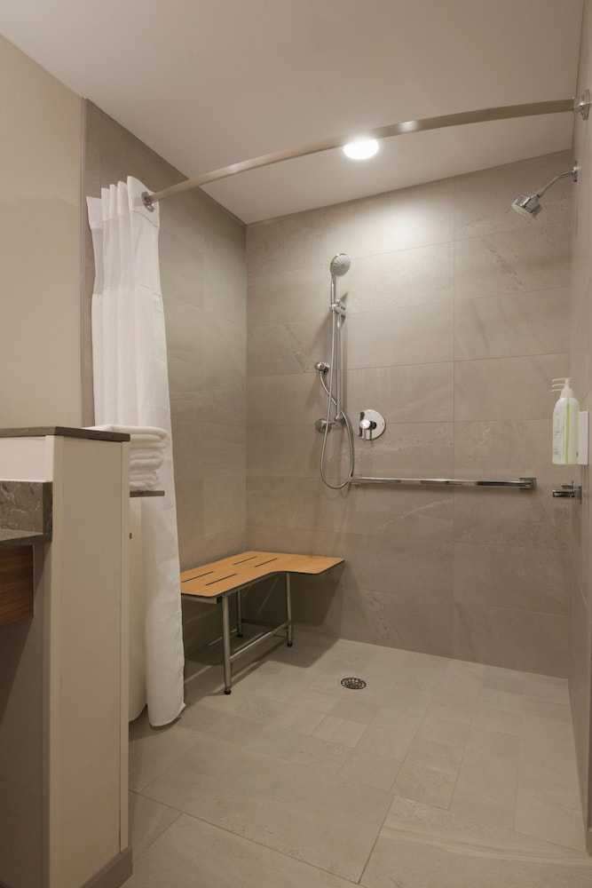 Fairfield Inn & Suites Dallas East 21/22