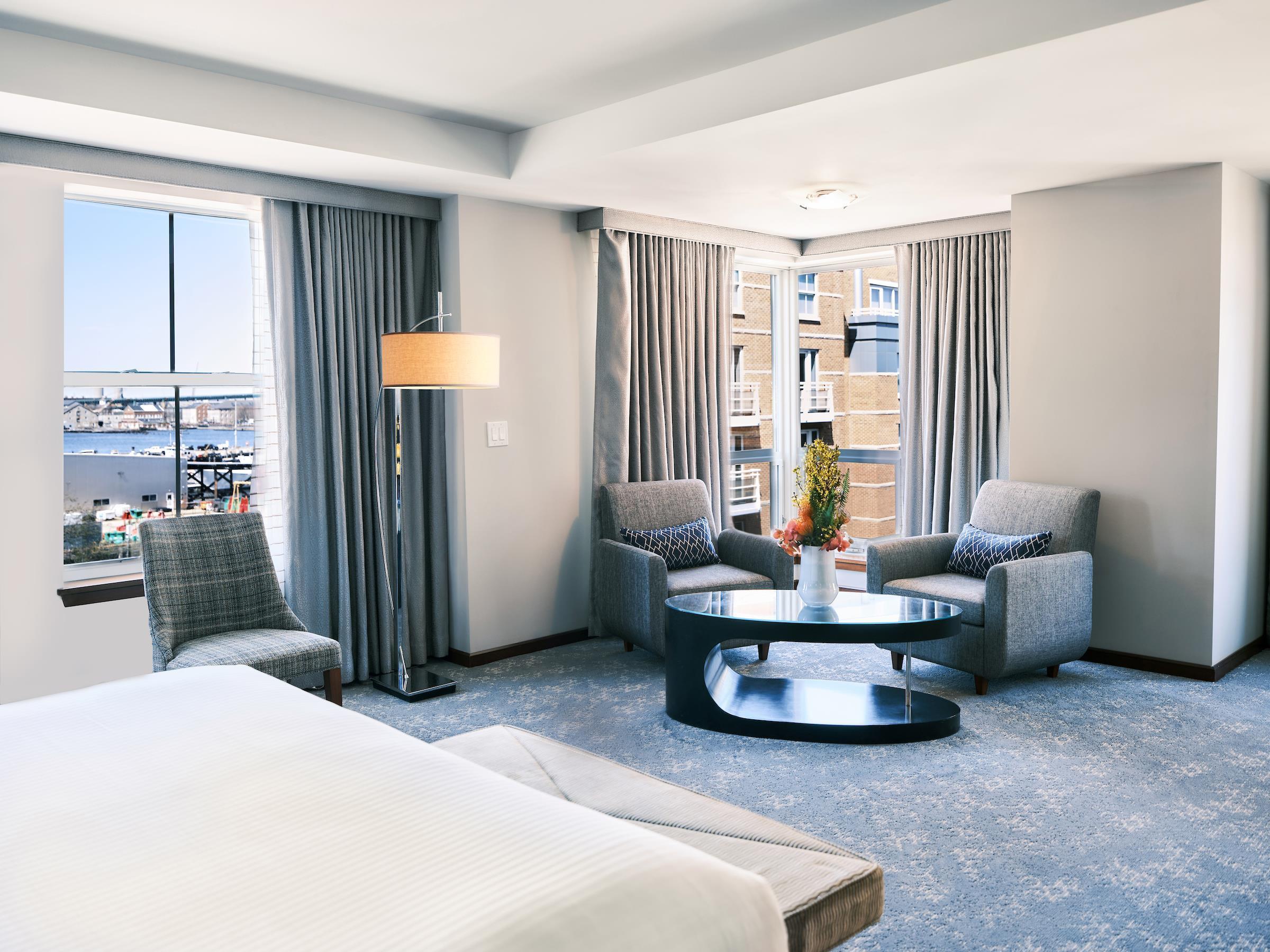 Suite, Double Bed, Harbour View, Battery Wharf Hotel Boston Waterfront 2/2