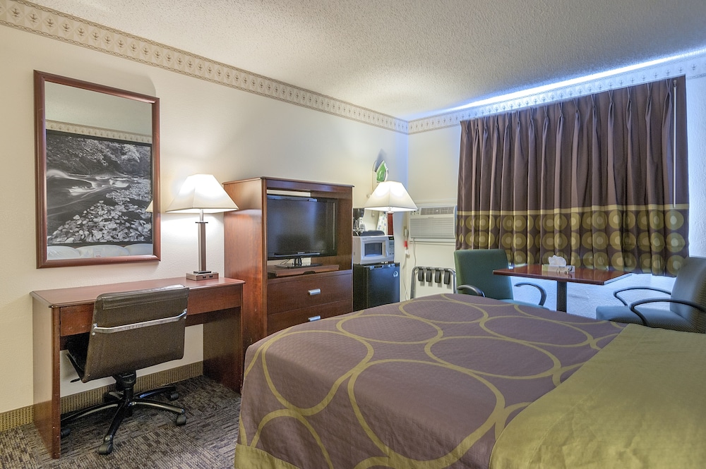 Super 8 by Wyndham Colorado Springs/Chestnut Street 19/29