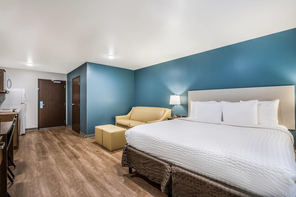 Suite, King Bed, Sofa