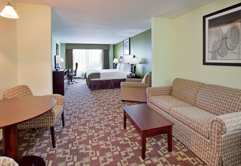 Holiday Inn Express Hotel And Suites St Charles 37/56
