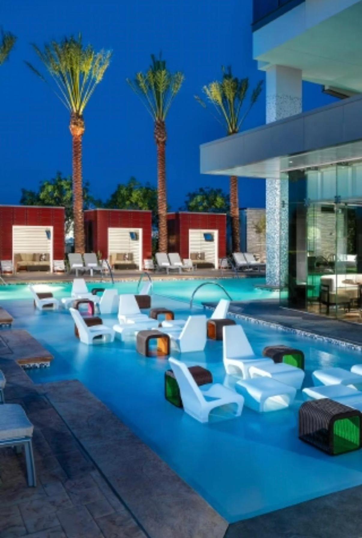 Justin's at Palms Place 15/21