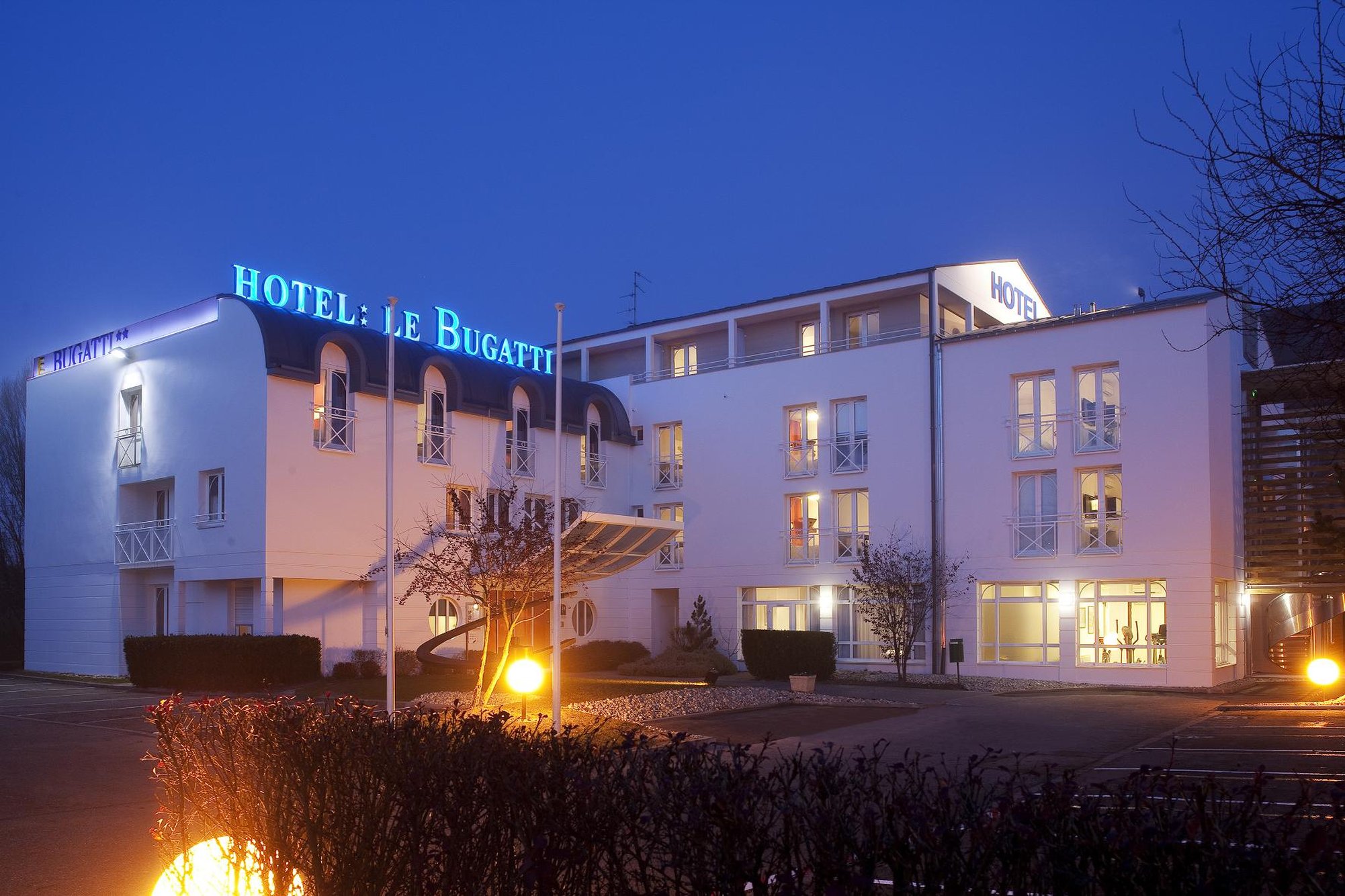 Hotel Le Bugatti 1/64