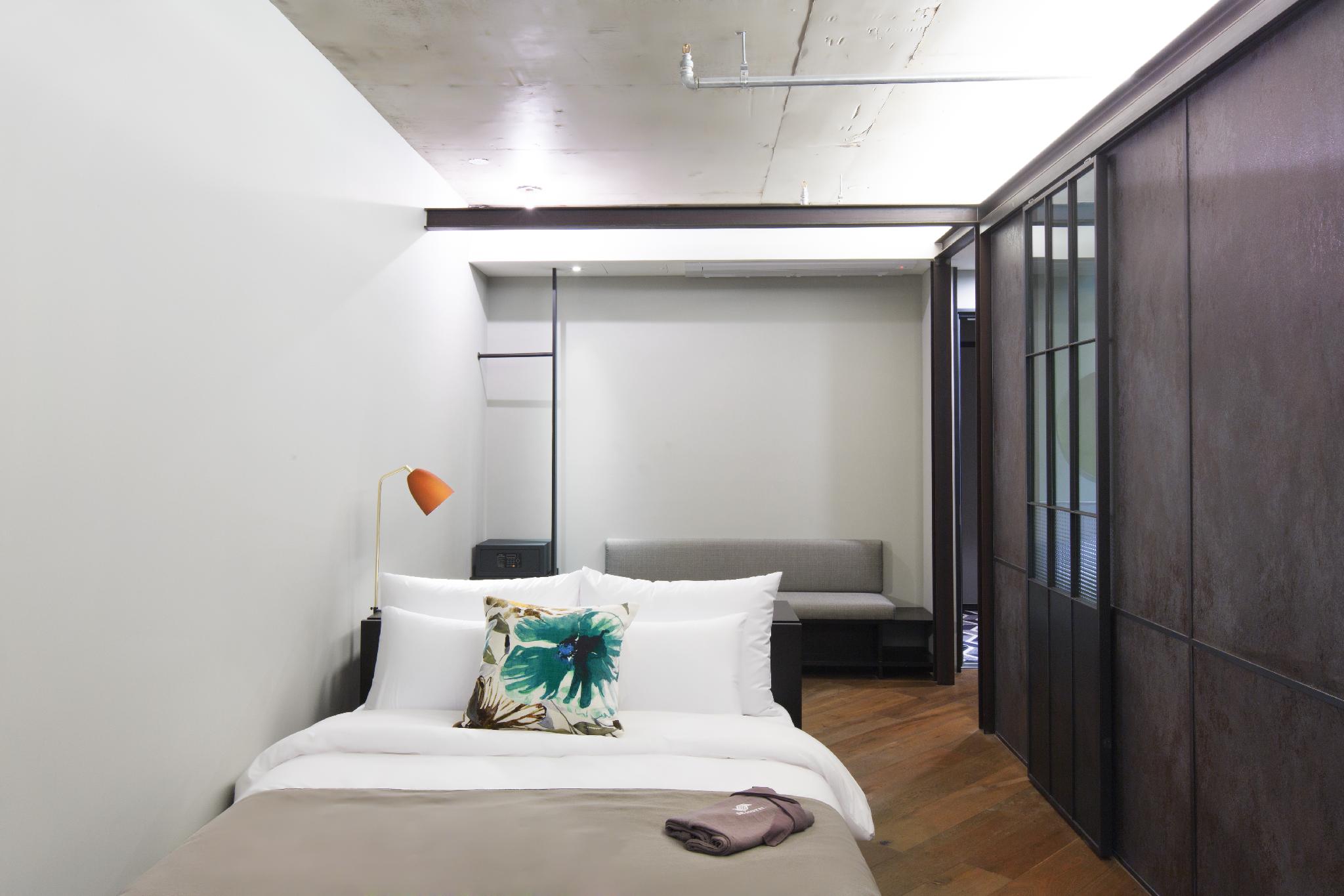 DELUXE, DOUBLE BED