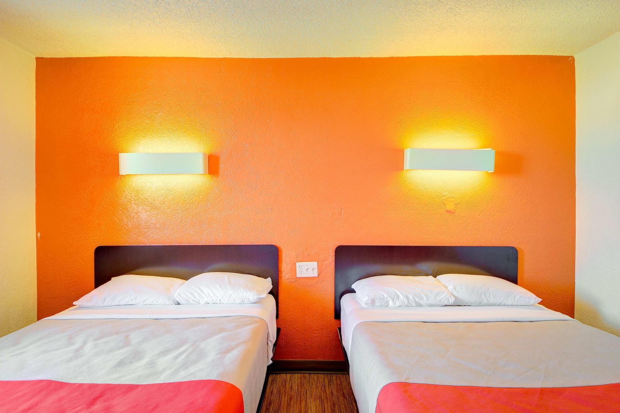 Economy Hotel Plus (ex Motel 6 Oklahoma City North Frontier City) 16/31