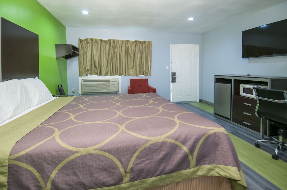 Executive Inn 14/38