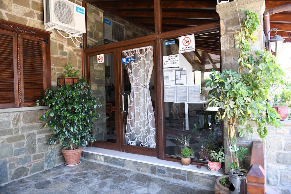 Hotel Kaceli 11/76