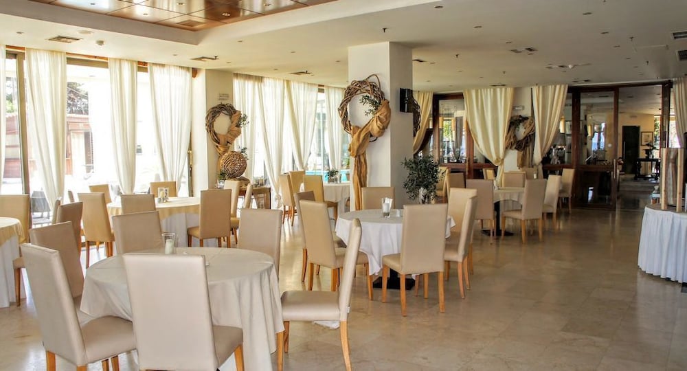 Mati Hotel 43/53