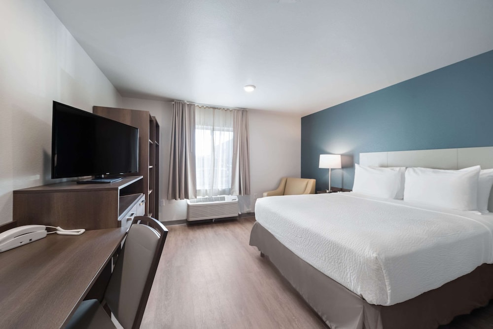 Room, Queen Bed, Accessible, WoodSpring Suites Dallas Plano Central Legacy Drive 2/4
