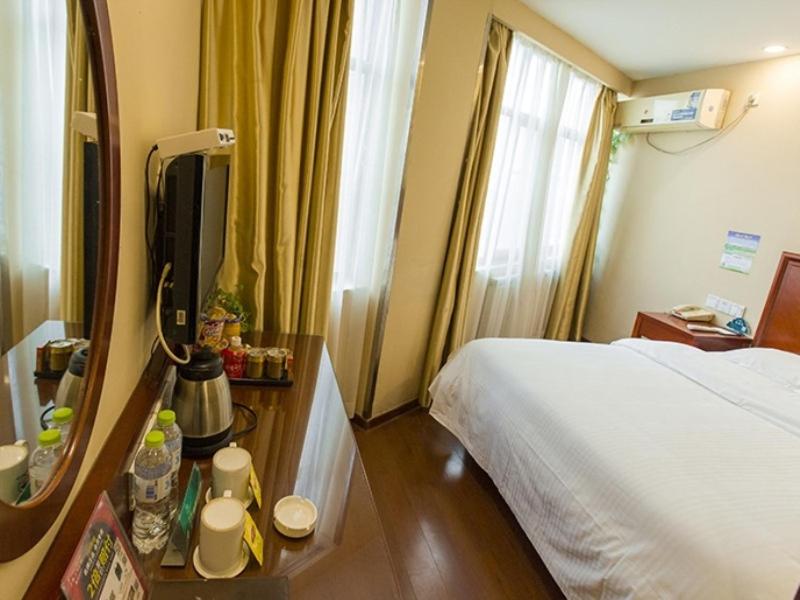 GreenTree Inn Linyi Yishui County Tianshe Huayuan Express Hotel 42/62